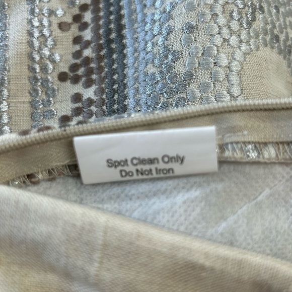 Kim Seybert pillow cover.  Linen blend. 25” square - Picture 6 of 10